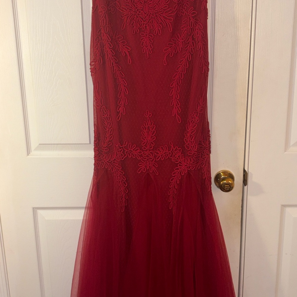 Cachet Vibrant Red Sleeveless Dres~Fitted sexy evening Gown~Size 16. - Picture 5 of 5